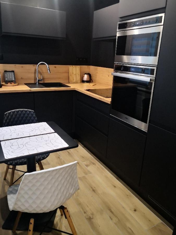 Apartamento Moderne, Place Parking Prive, Emplacement Ideal A 100 M Du Lac.